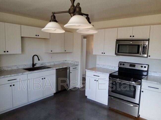 Photo - 915 W 17th Pl House