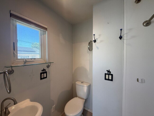 Building Photo - Cozy 2BD/2BA Home in Ramona with Front Patio, Included Landscaping & A/C