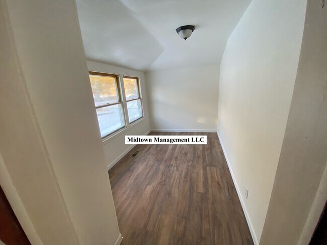 Building Photo - 1303 W Nora Ave