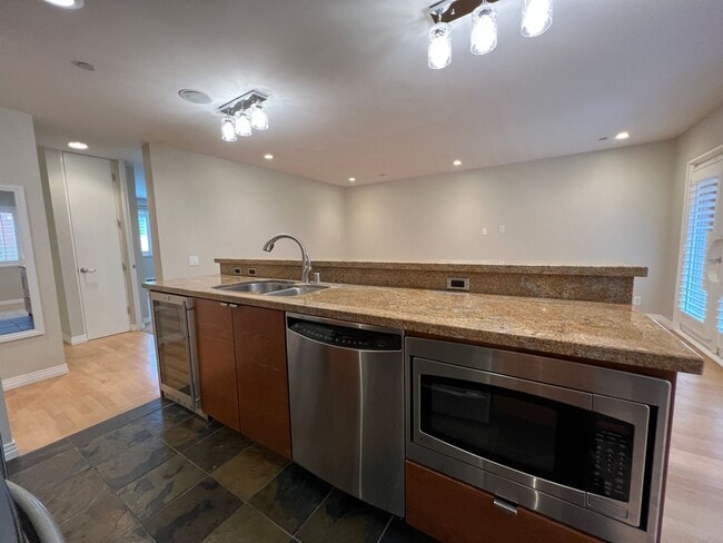 Building Photo - Ground Floor 1 Bedroom, 1 Bathroom  Unit at "The Palms"