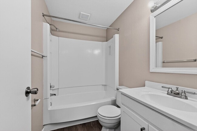 Foto del edificio - 5920 Walnut Cir Dr