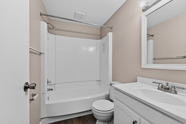 Building Photo - 5920 Walnut Cir Dr