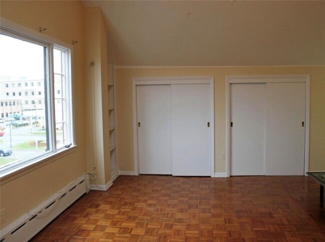 Building Photo - 223 Alexander St