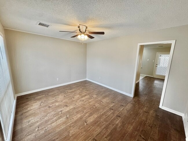 Building Photo - 6368 Leamont Dr