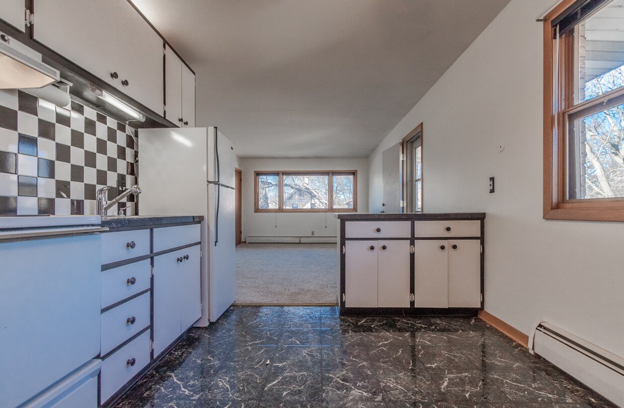 Primary Photo - 1209 E Gorham St