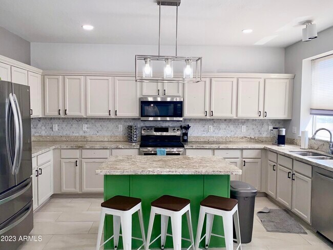 Foto del edificio - 2351 W Binner Dr