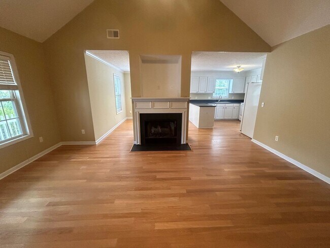 Foto del edificio - 208 Charles Towne Ct