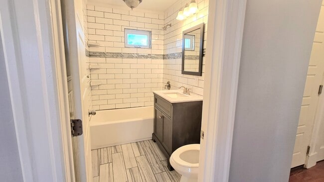 Building Photo - 531 Berkshire Ave