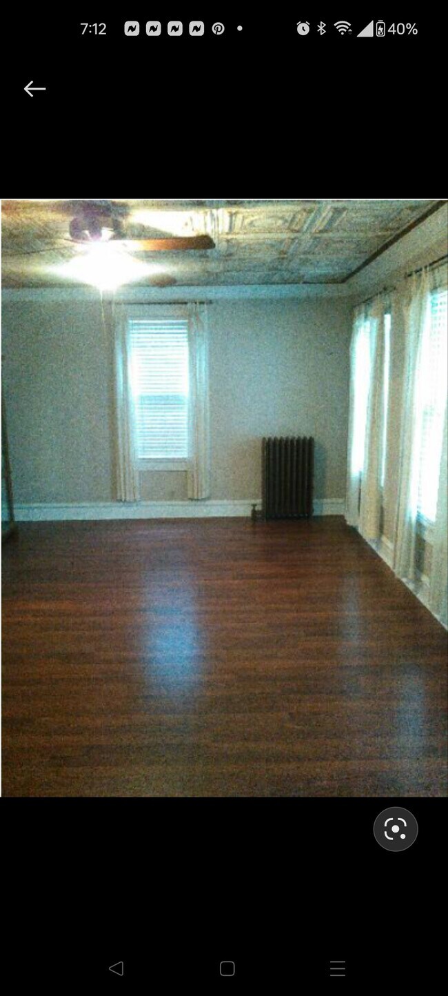 Sala de estar - 1402 S State St