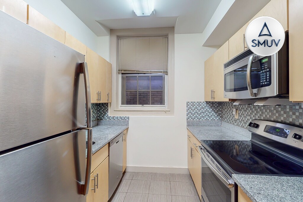 Foto principal - 12 E Chase St