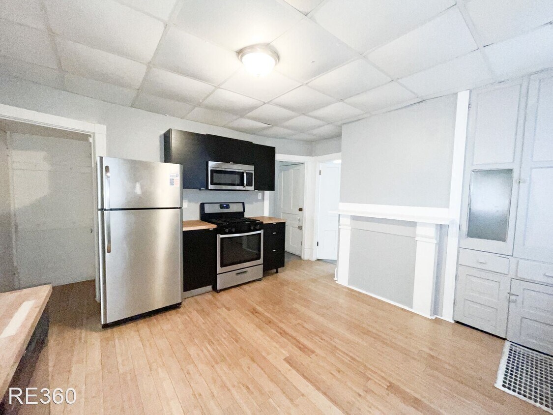 Primary Photo - 3 br, 1 bath House - 2323 Salisbury Street...
