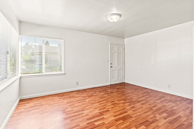 Photo - Renovated 1-Bedroom with Gated Parking & G... Apartment