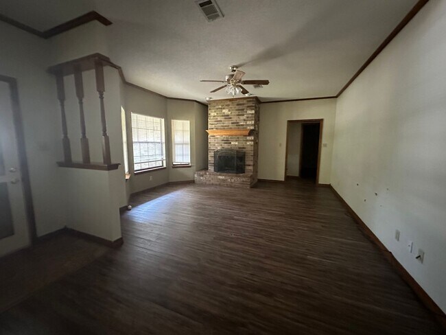 Foto del edificio - Welcome to this charming 3-bedroom, 2-bath...