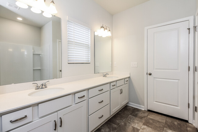 Foto del edificio - Gorgeous 4 Bedroom in Regal Farms