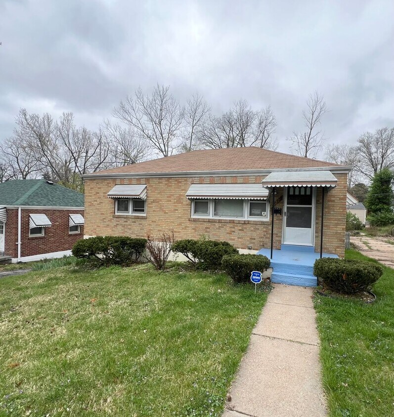 Stunning 2 Bedroom 1 Bath Brick Home! House Rental in Ferguson, MO
