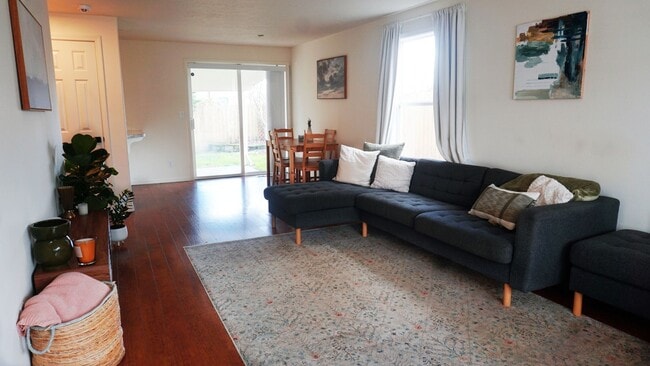 Building Photo - 4398 Northside Dr NE