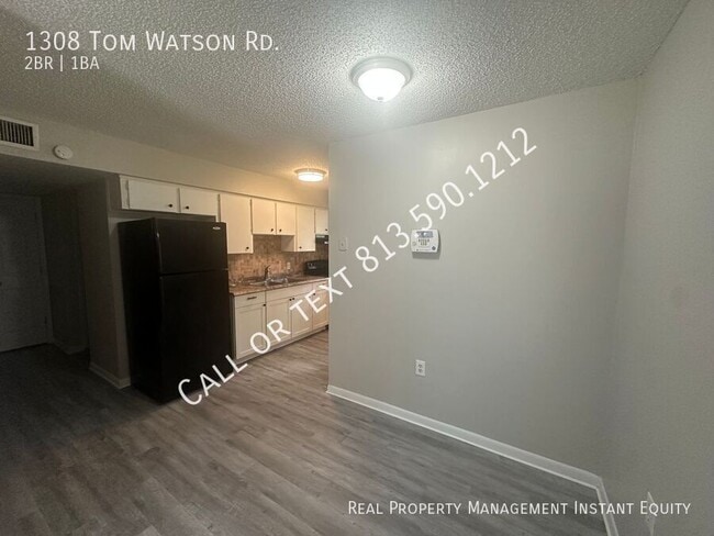 Foto del edificio - 1308 Tom Watson Rd