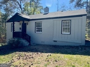 Building Photo - 1930 Northbrook Ave