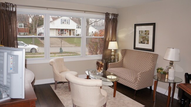 Building Photo - 423 Dawn Avenue, Glen Ellyn, IL 60137