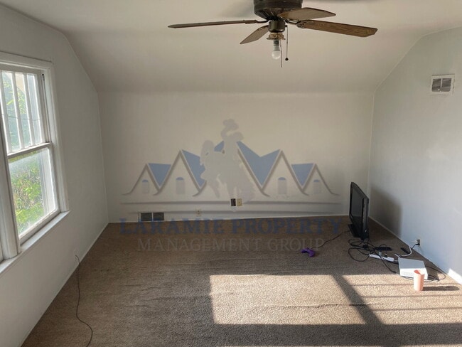 Foto del edificio - 2 Bed 1 Bath Near Campus