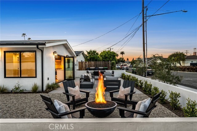 Foto del edificio - 251 Costa Mesa St