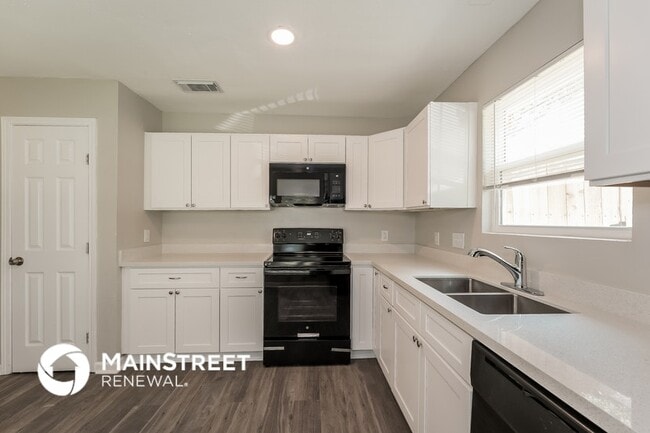 Building Photo - 5630 Gineridge Dr