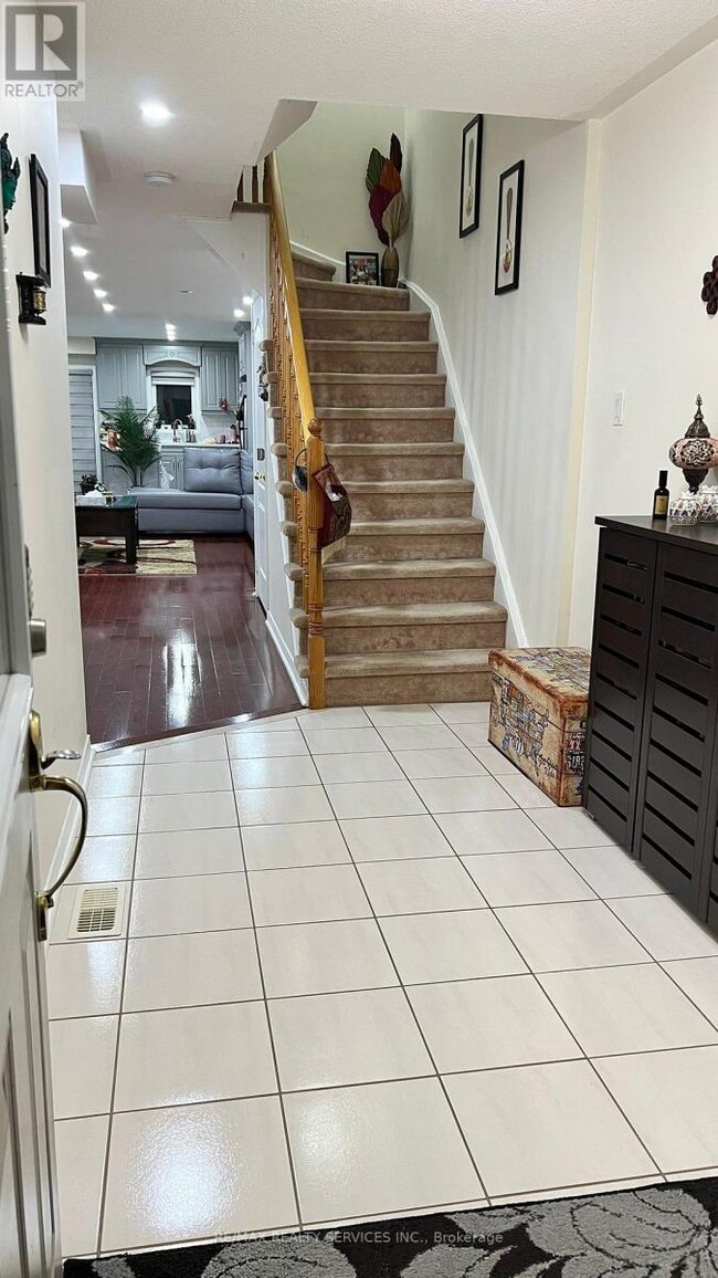Building Photo - 526 Candlestick Cir