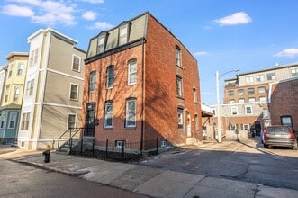 Building Photo - 874 E 2nd St