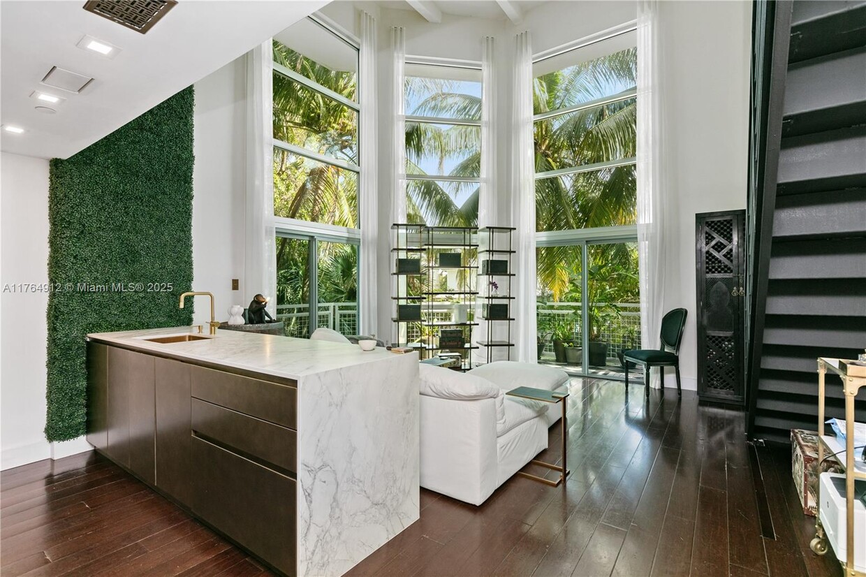 Foto principal - 7728 Collins Ave