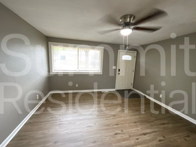 Building Photo - 8608 Crystal Ave
