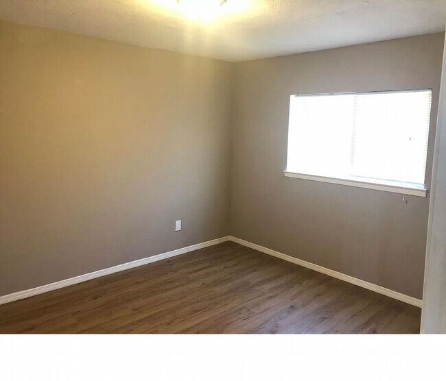 Building Photo - 1804 Buena Vista Drive Southeast - 2