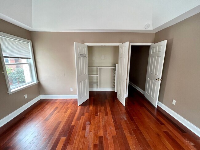 Foto del edificio - 1848 S 15th St