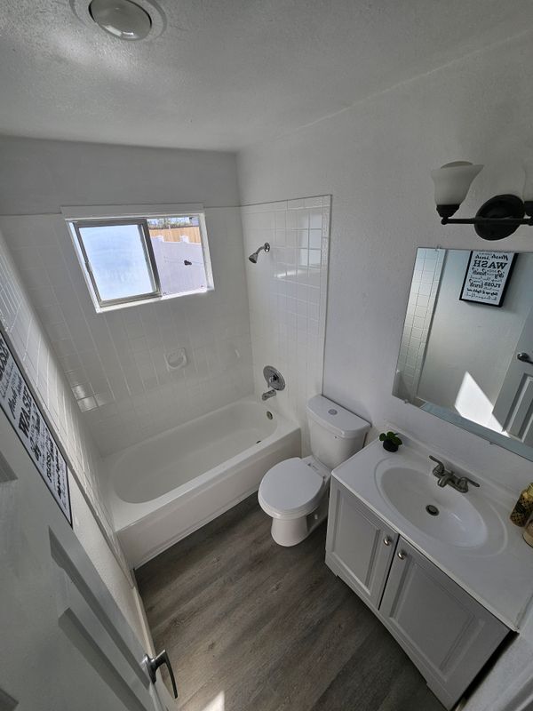 Foto del edificio - 96 E. Palomar