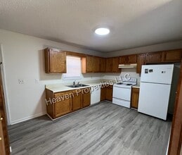 Building Photo - 519 Leonford St