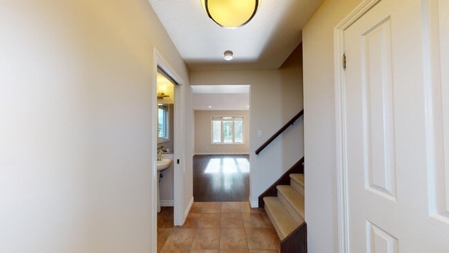 Building Photo - 4BD IN STONEY CREEK