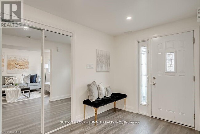 Building Photo - 16 Upper Canada Dr