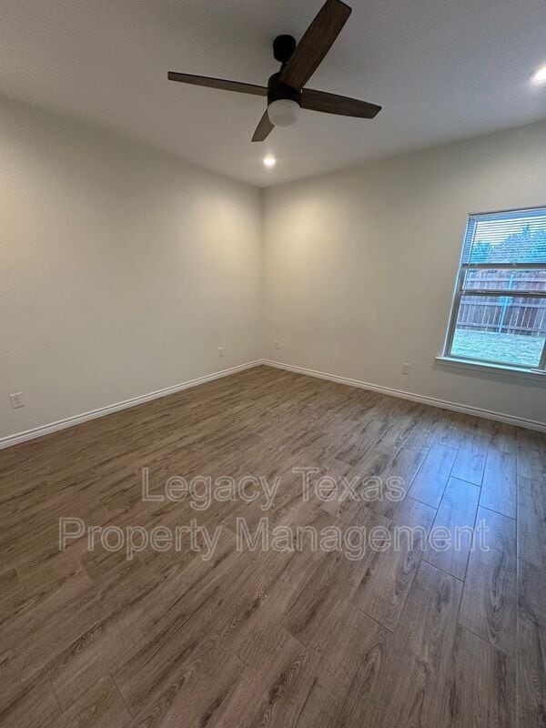 Foto del edificio - 2323 CR 704