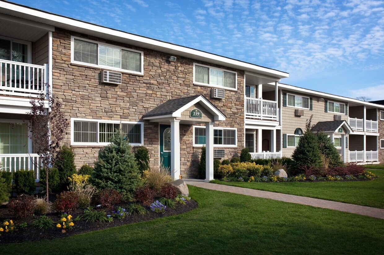 Foto principal - 231 Lakeland Ave