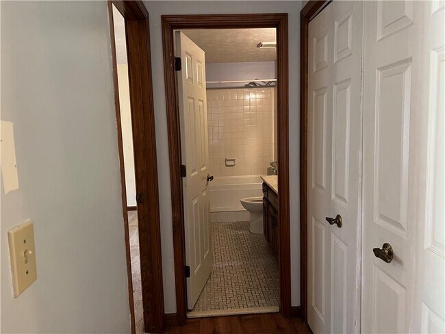 Foto del edificio - 1465 Stoneleigh Way