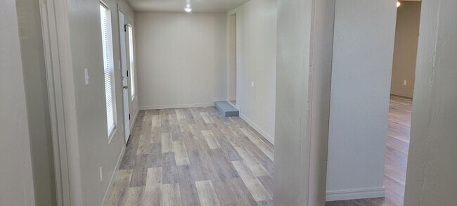 Foto del edificio - NORTHEAST HOME TOTAL RENOVATED