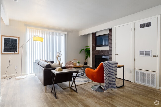 2BR, 1BA - 950SF - Aspen Village Apartment Homes
