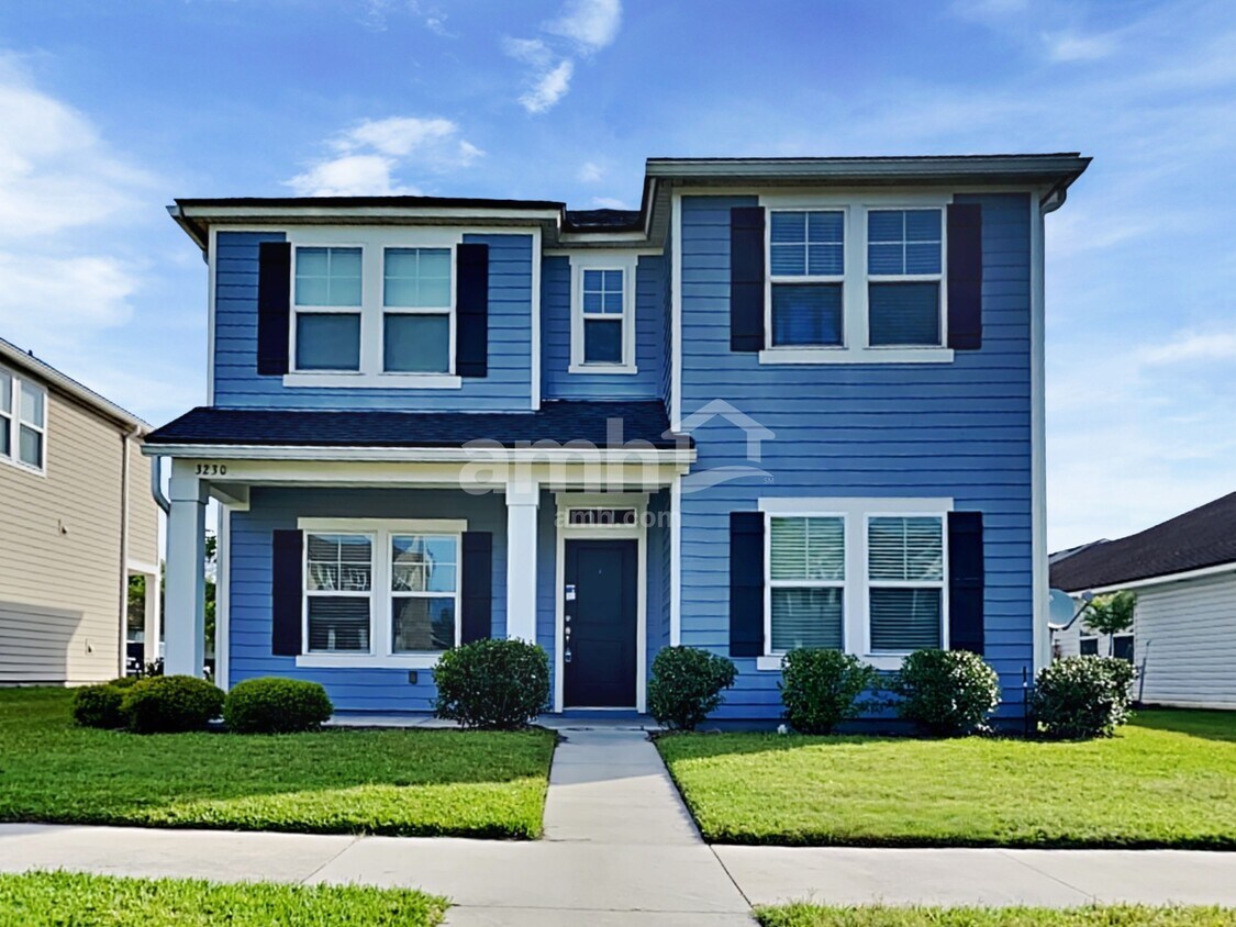 Foto principal - 3230 Roundabout Dr