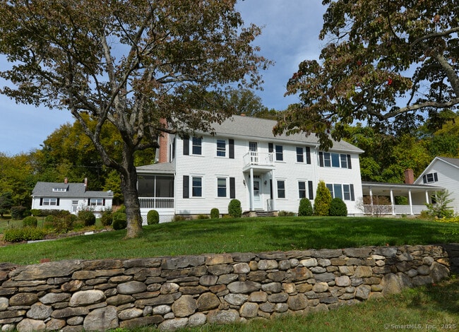 Foto del edificio - 124 Purchase Brook Rd