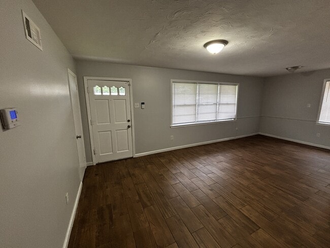 Building Photo - 2247 Pamela Dr