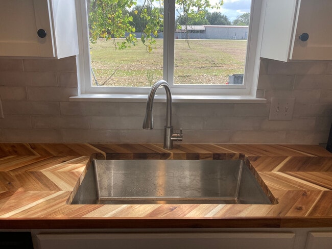 Building Photo - 147 N Kowald Ln