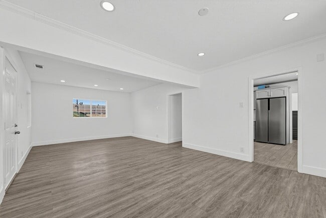 Building Photo - 2703 Alsace Ave