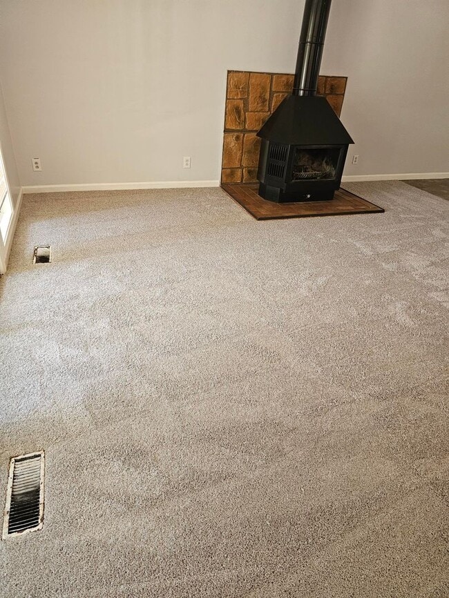 Photo - Amazing 4 Bedroom Home w/Basement! Conveni...