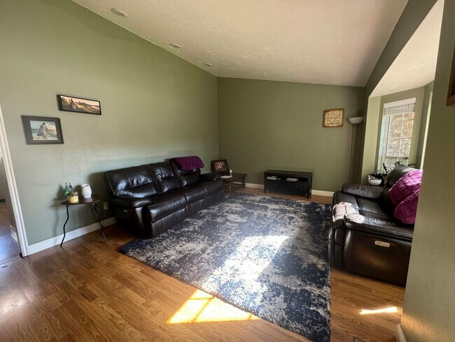 Foto del edificio - 1067 E 100 S St