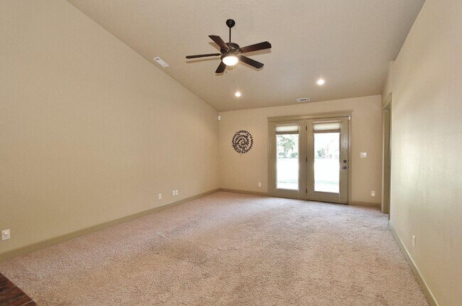 Foto del edificio - Immaculate Single-Level Townhouse