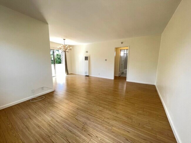 Foto del edificio - 14419 Califa St